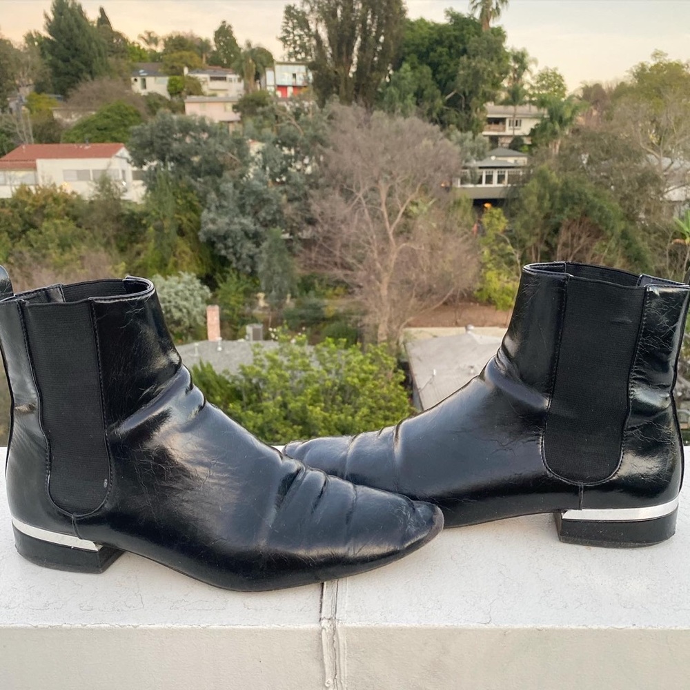 BLACK PATENT LEATHER BOOTS